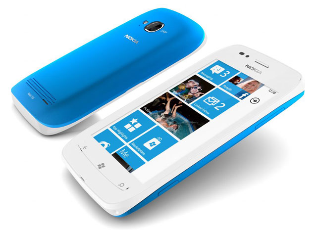 Nokia-Lumia-710-cyan-640