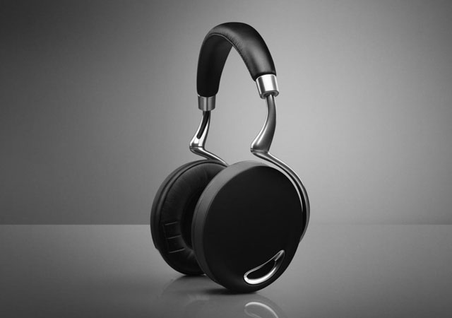 Zik-Parrot-on-grey-640